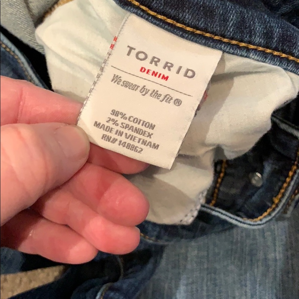 Torrid jeans with slight distressing size 14R - Picture 8 of 9